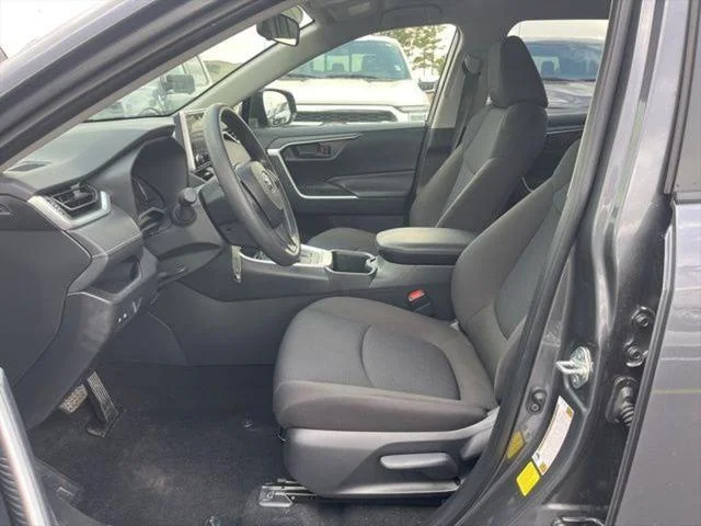 2025 Toyota RAV4 LE - Photo 9