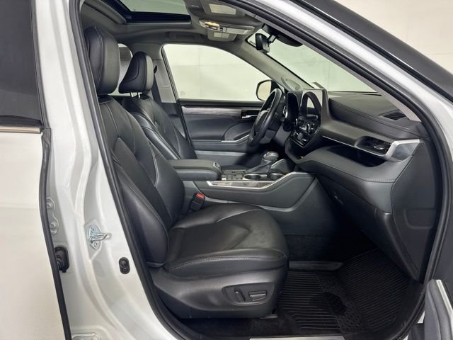 Used 2023 Pearl Toyota Limited image 4