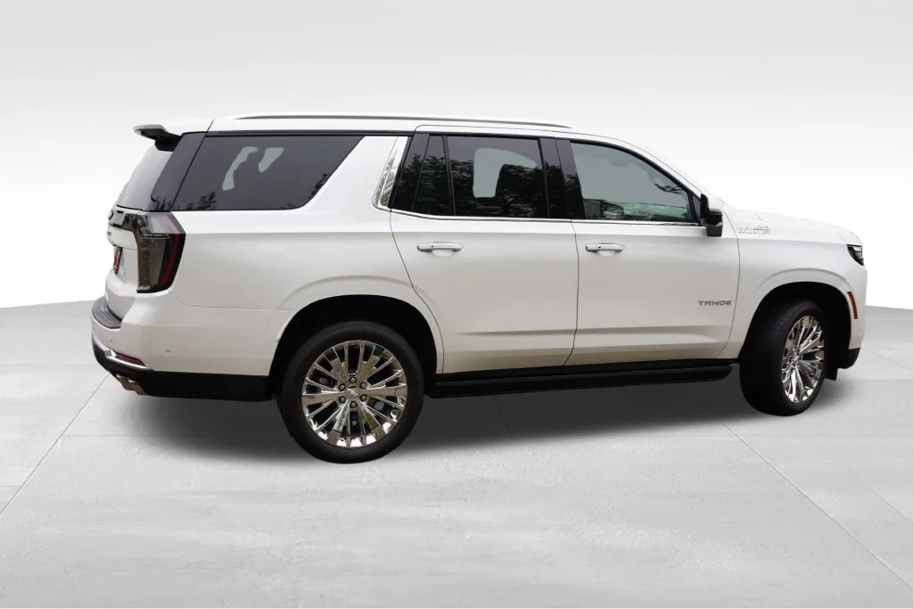 Certified Used 2025 Iridescent Pearl Tricoat Chevrolet High Country image 4