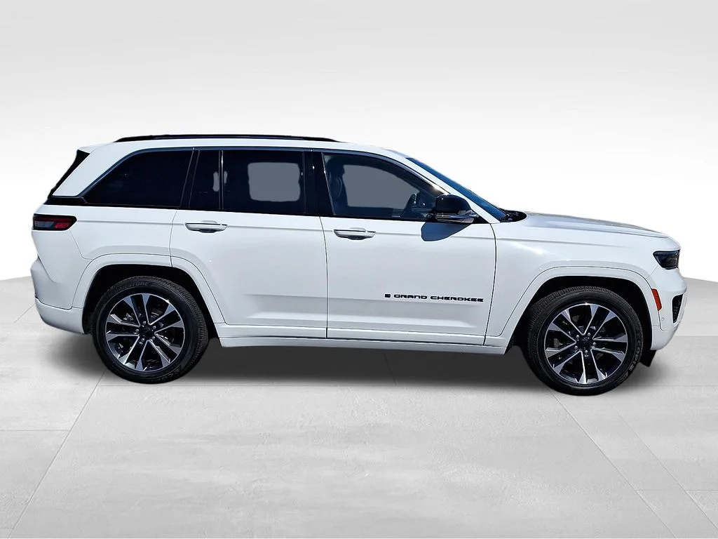Used 2022 Bright White Clearcoat Jeep Overland 4xe image 7