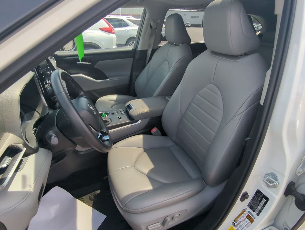 Used 2021 White Toyota XLE image 17