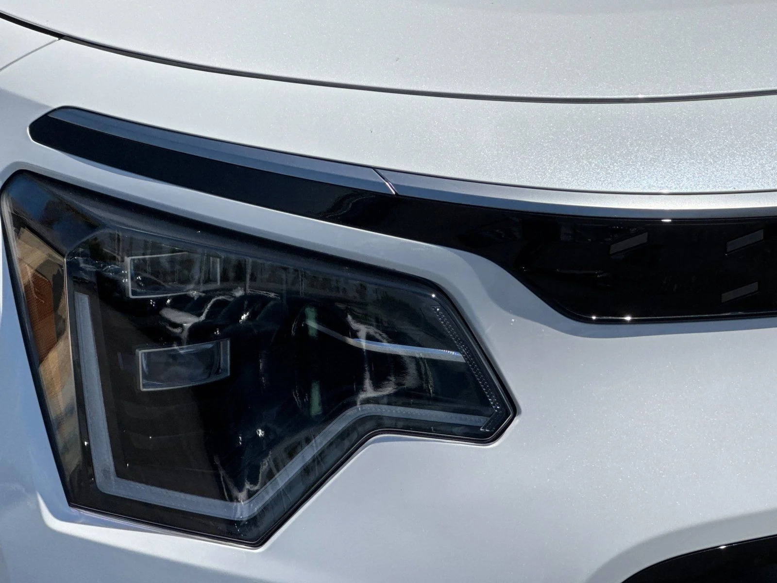 New 2026 White Kia Wave image 32