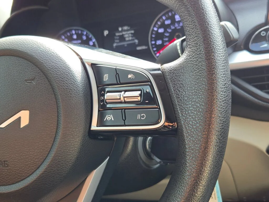 Used 2023 Black Kia LXS image 27