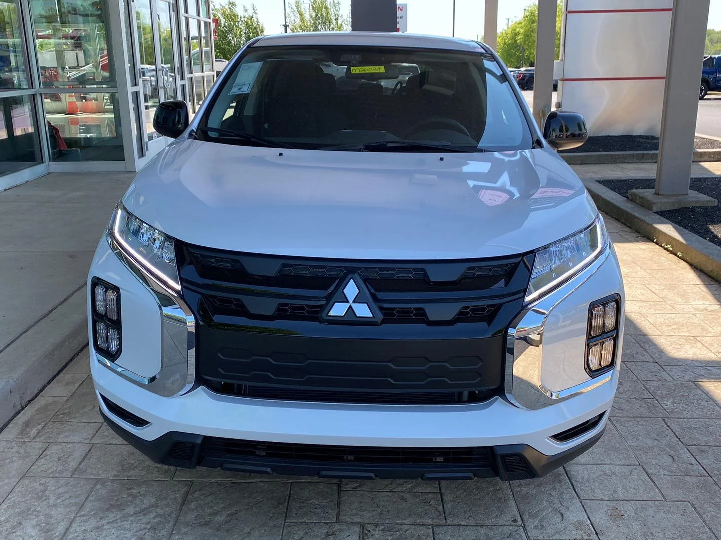 New 2026 White Diamond Mitsubishi LE image 2