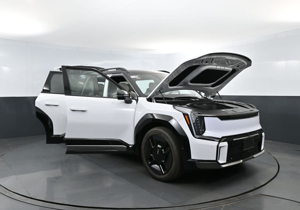 New 2026 Glacial White Pearl / Black Ro Kia GT-Line AWD image 31