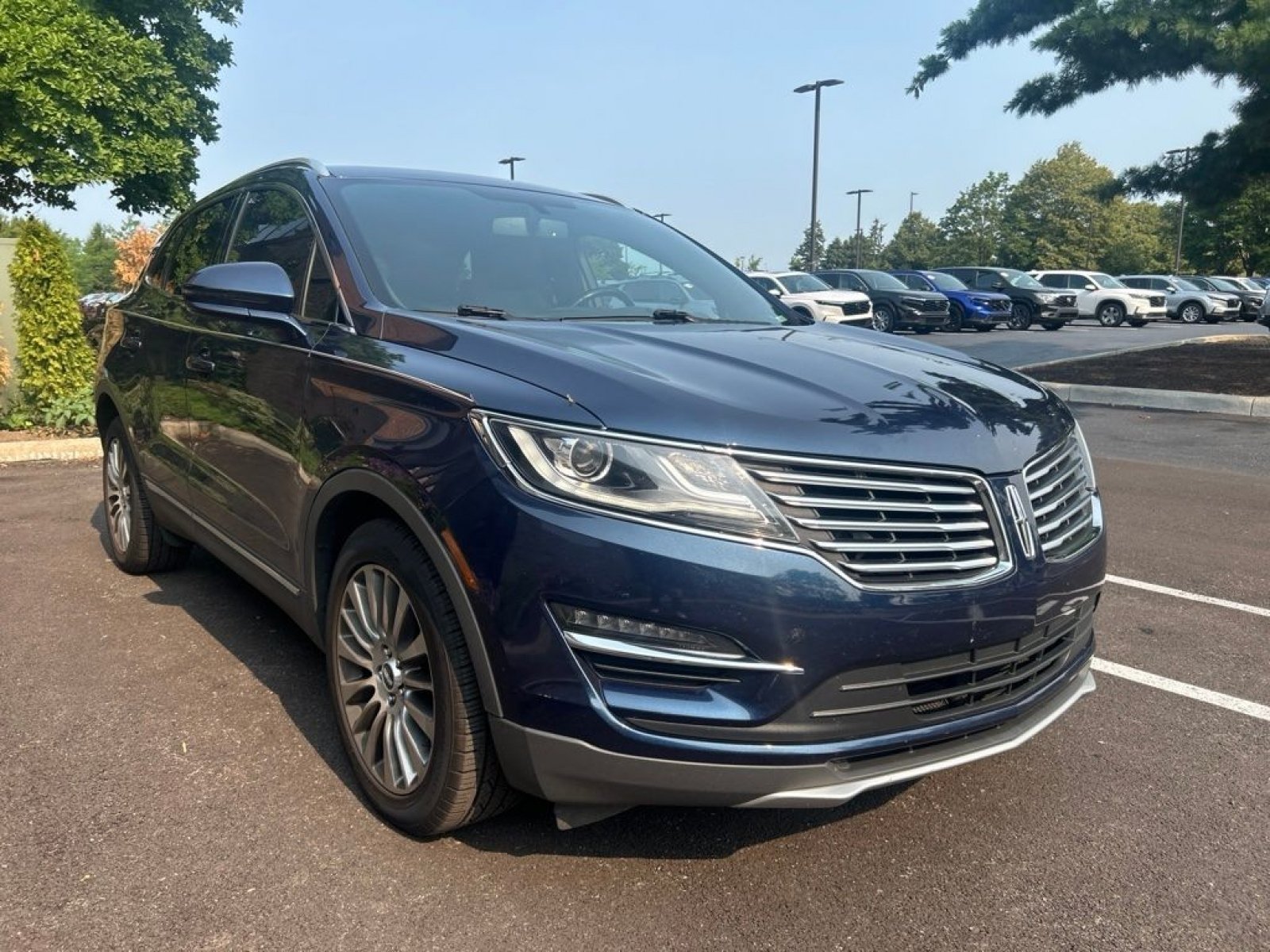 Used 2017 Sapphire Blue Metallic Lincoln Reserve image 7