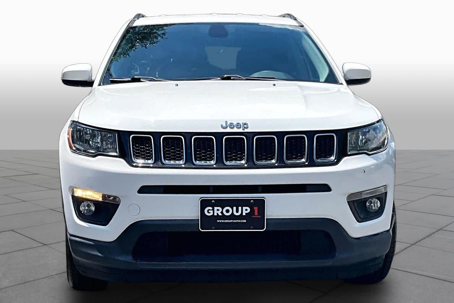 Used 2018 White Clearcoat Jeep Latitude image 4