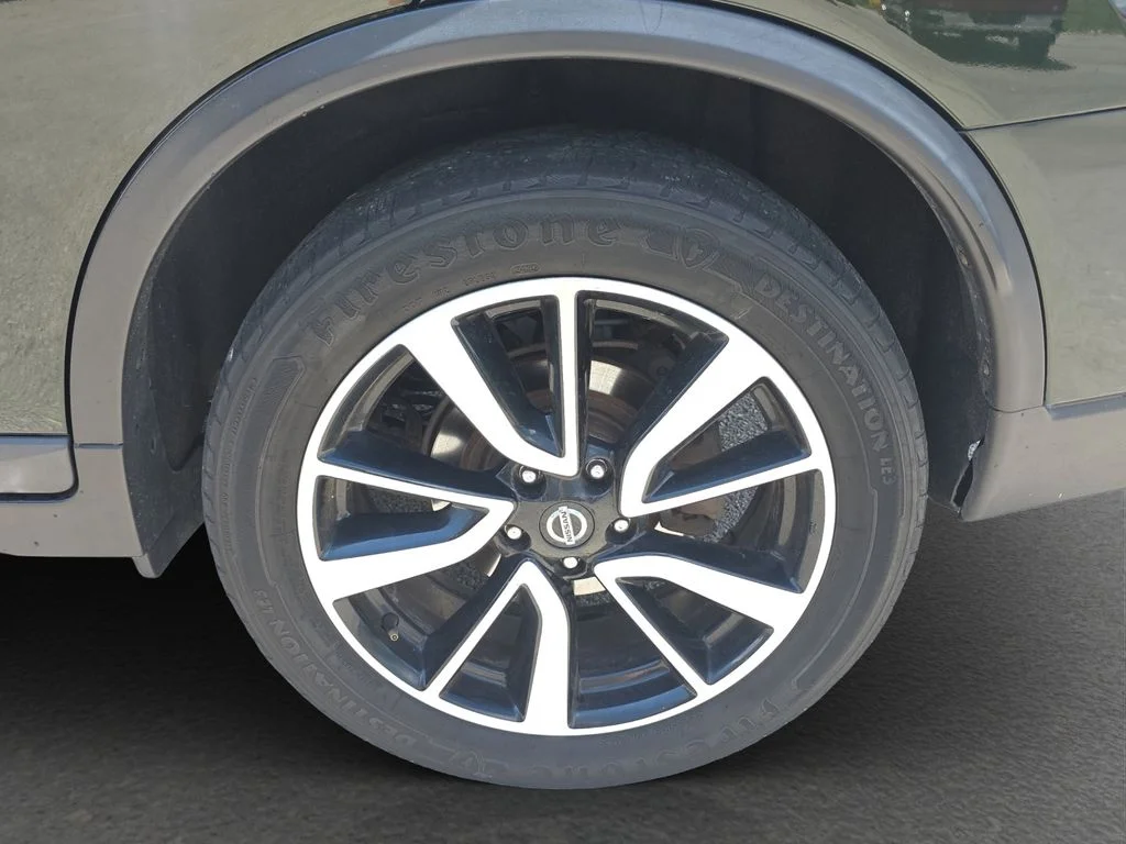 Used 2020 Green Nissan SL image 5