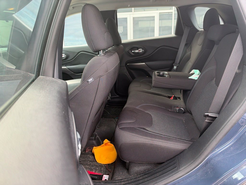 Used 2020 Slate Blue Pearlcoat Jeep Latitude image 11