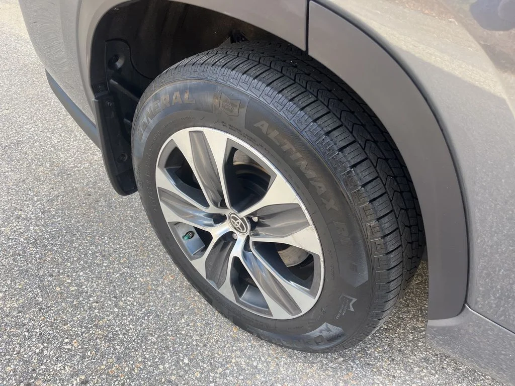 2020 Toyota Highlander XLE - Photo 6