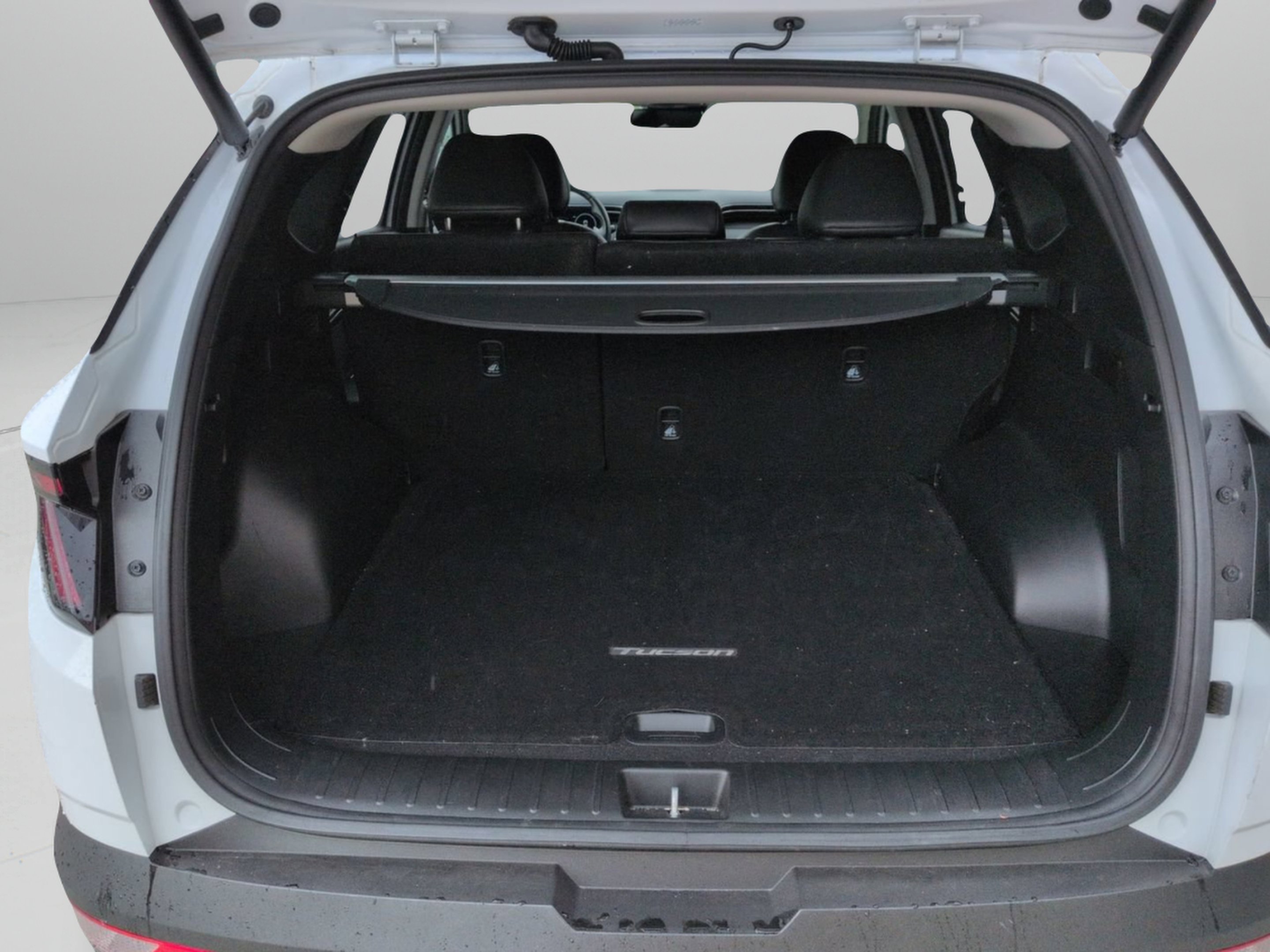 Used 2024 White Pearl Hyundai Limited image 11