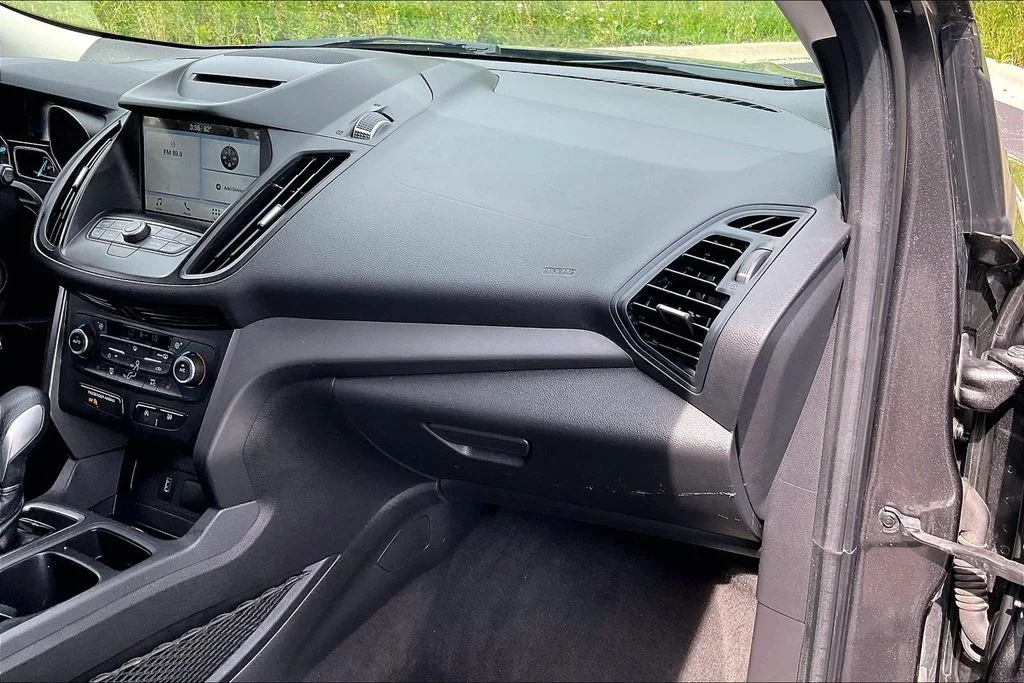 Used 2018 Gray Ford SE image 14