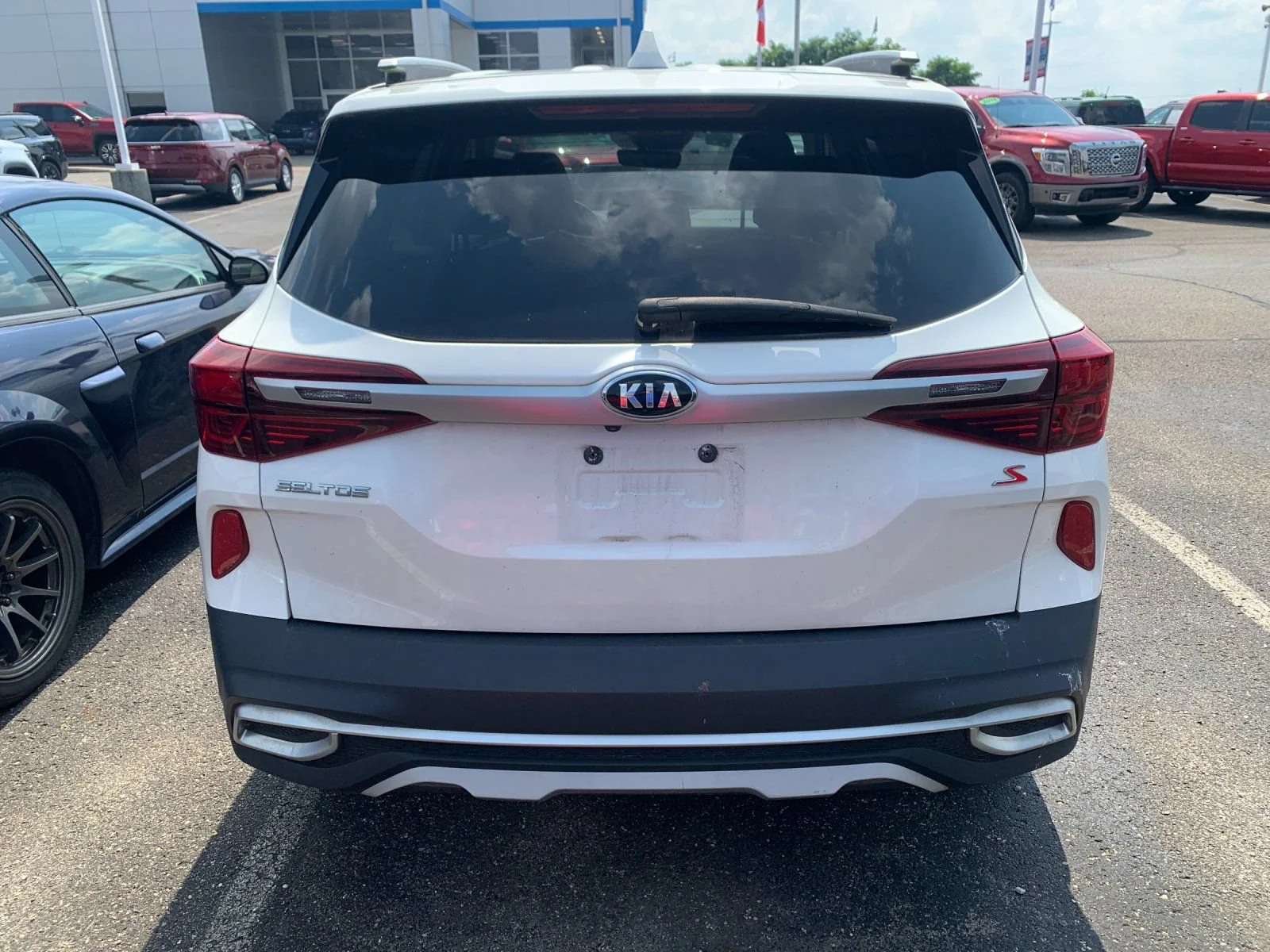 Used 2021 White Kia S image 4