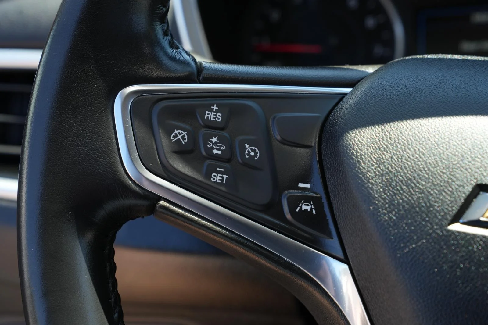 Used 2021 MOSAIC BLACK METALLIC Chevrolet LT image 22