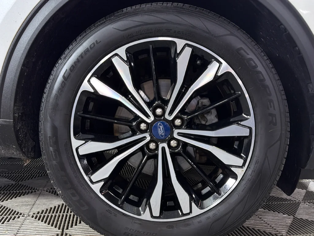Used 2022  Ford SE image 39