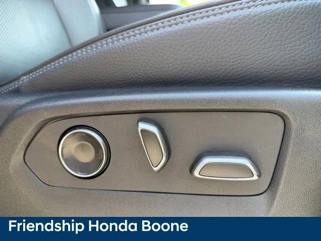 Used 2025 Silver GMC Denali image 52
