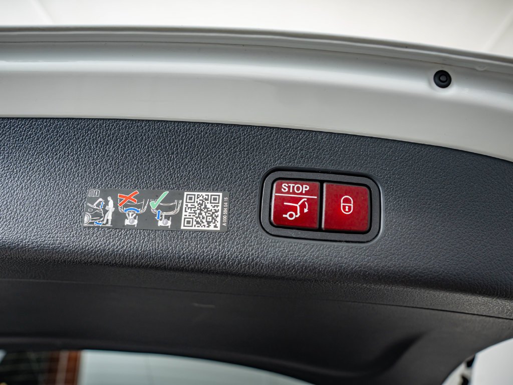 Used 2026 Polar White Mercedes-Benz GLC 300 image 39