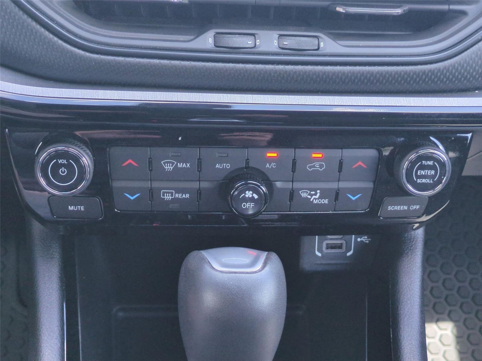 Used 2024 Bright White Clearcoat Jeep Trailhawk image 40