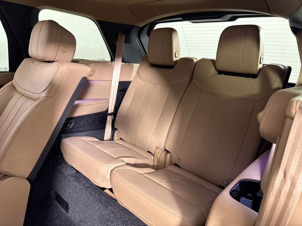 New 2026 Belgravia Green Land Rover SE LWB image 21