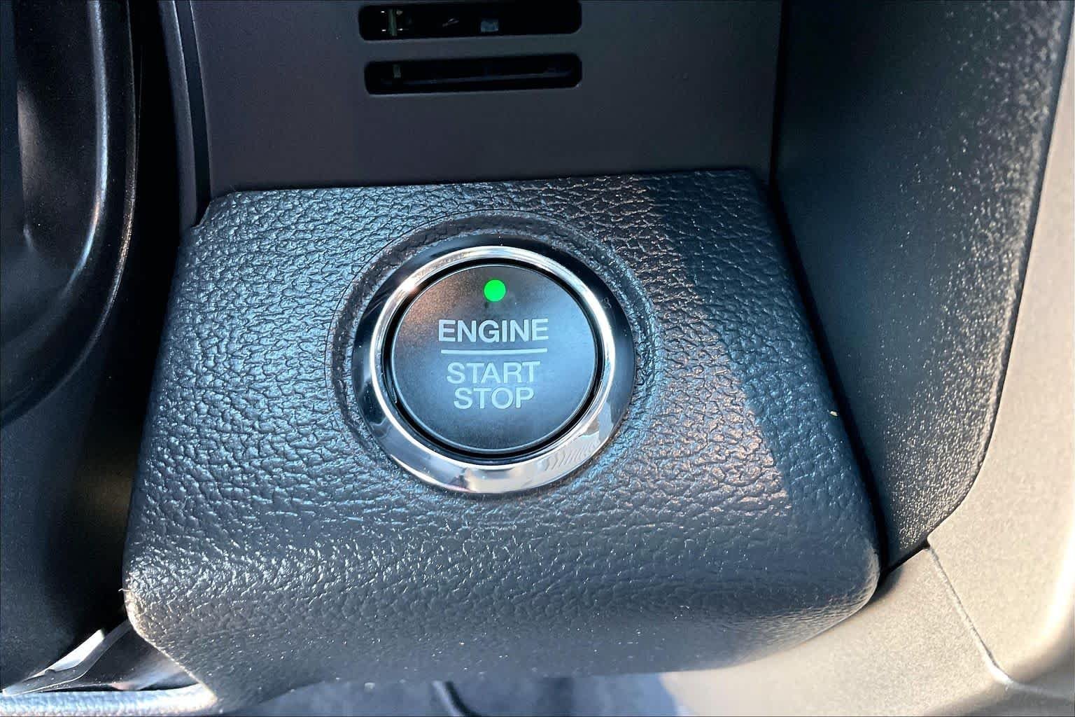 Used 2022 Iconic Silver Metallic Ford LARIAT image 33