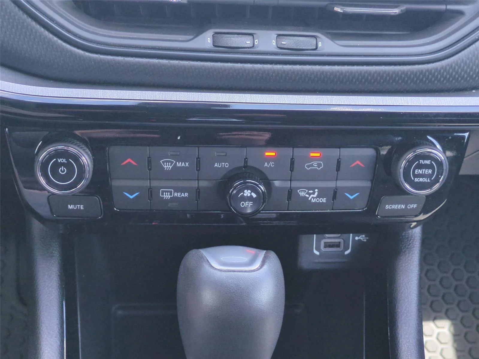 Used 2024 Bright White Clearcoat Jeep Trailhawk image 40
