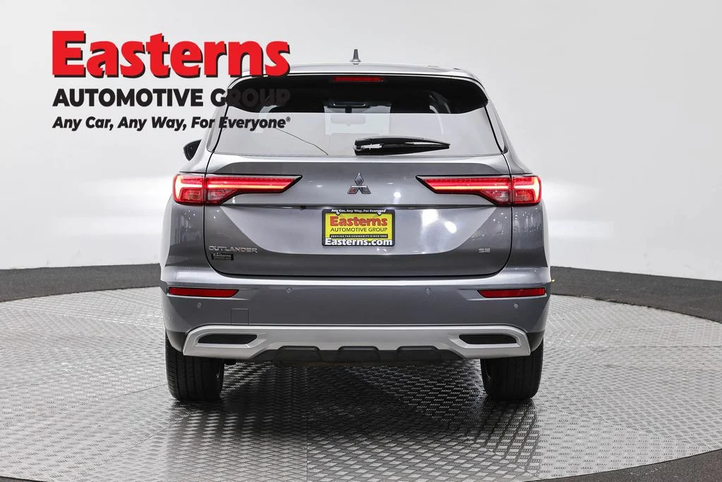 Used 2024 Gray Mitsubishi SE image 6