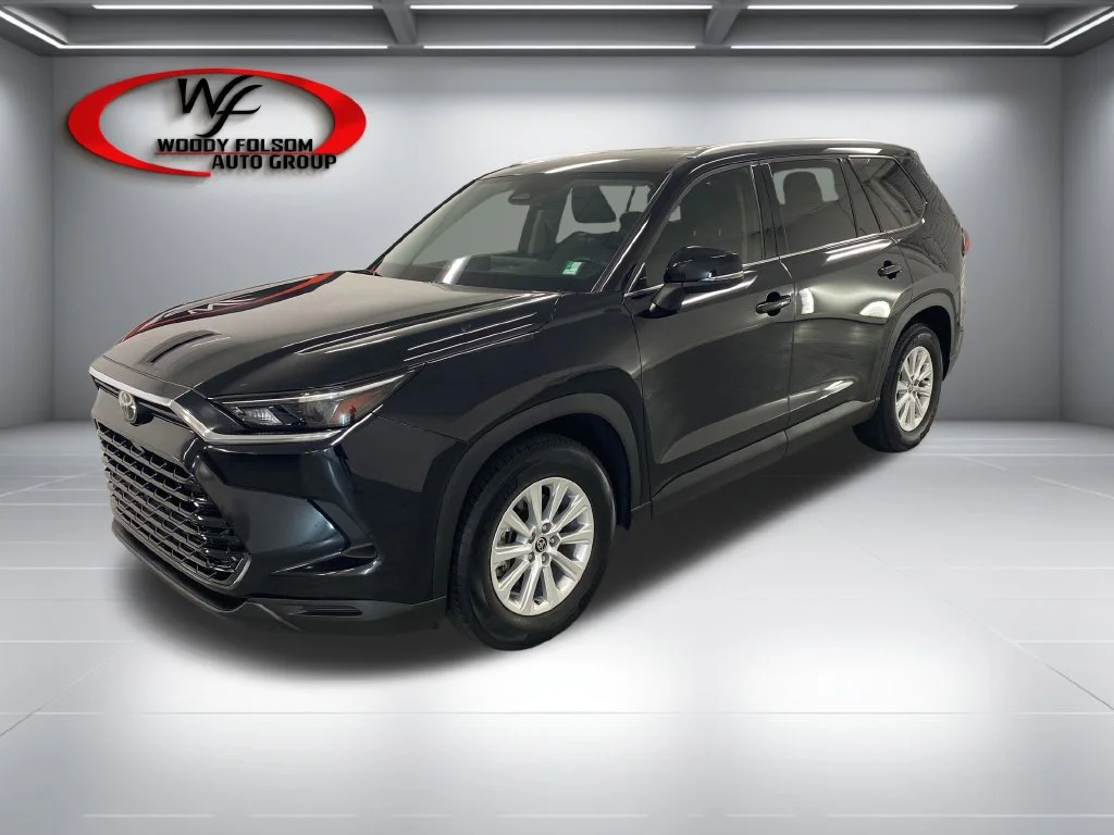 Used 2024 Midnight Black Me Toyota XLE image 3