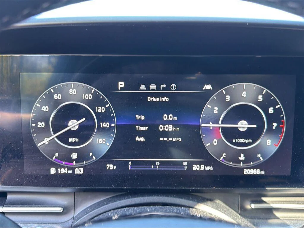 Used 2024 Snow White Pearl Kia SX Prestige image 17