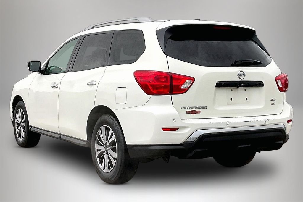 Used 2018 Glacier White Nissan SV image 4