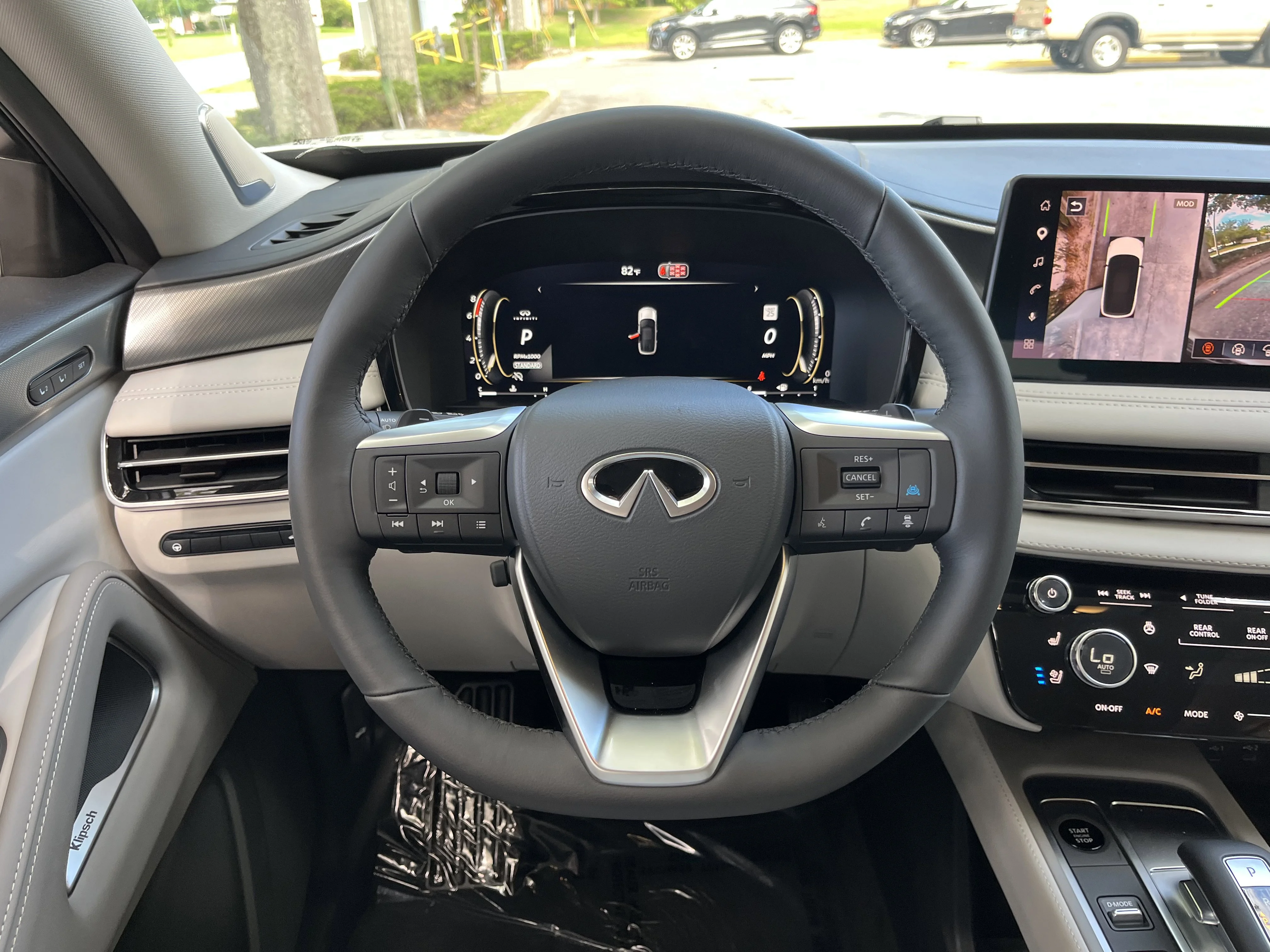 New 2027 Radiant White INFINITI LUXE image 16