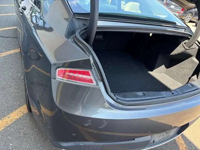 Used 2018 Magnetic Gray Metallic Lincoln Premiere image 10