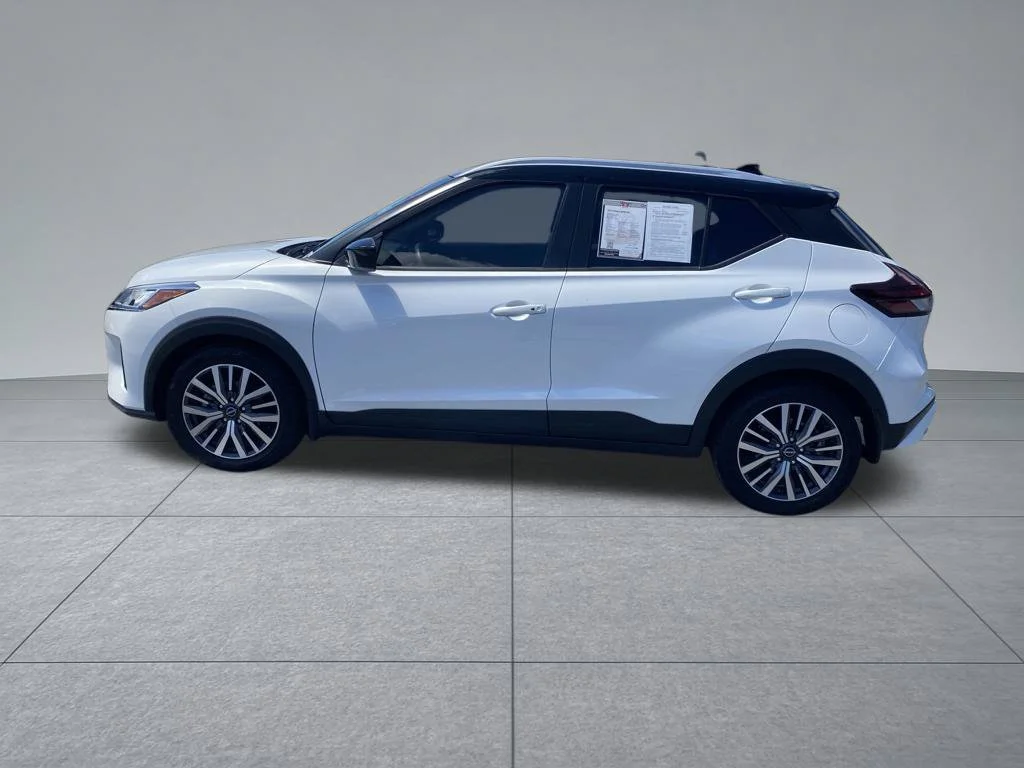Used 2023 White Nissan SV image 3