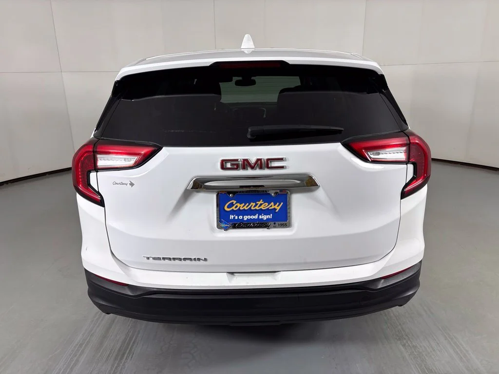 Used 2024 White GMC SLE image 7