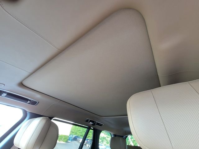 Certified Used 2025 White Land Rover Autobiography image 48
