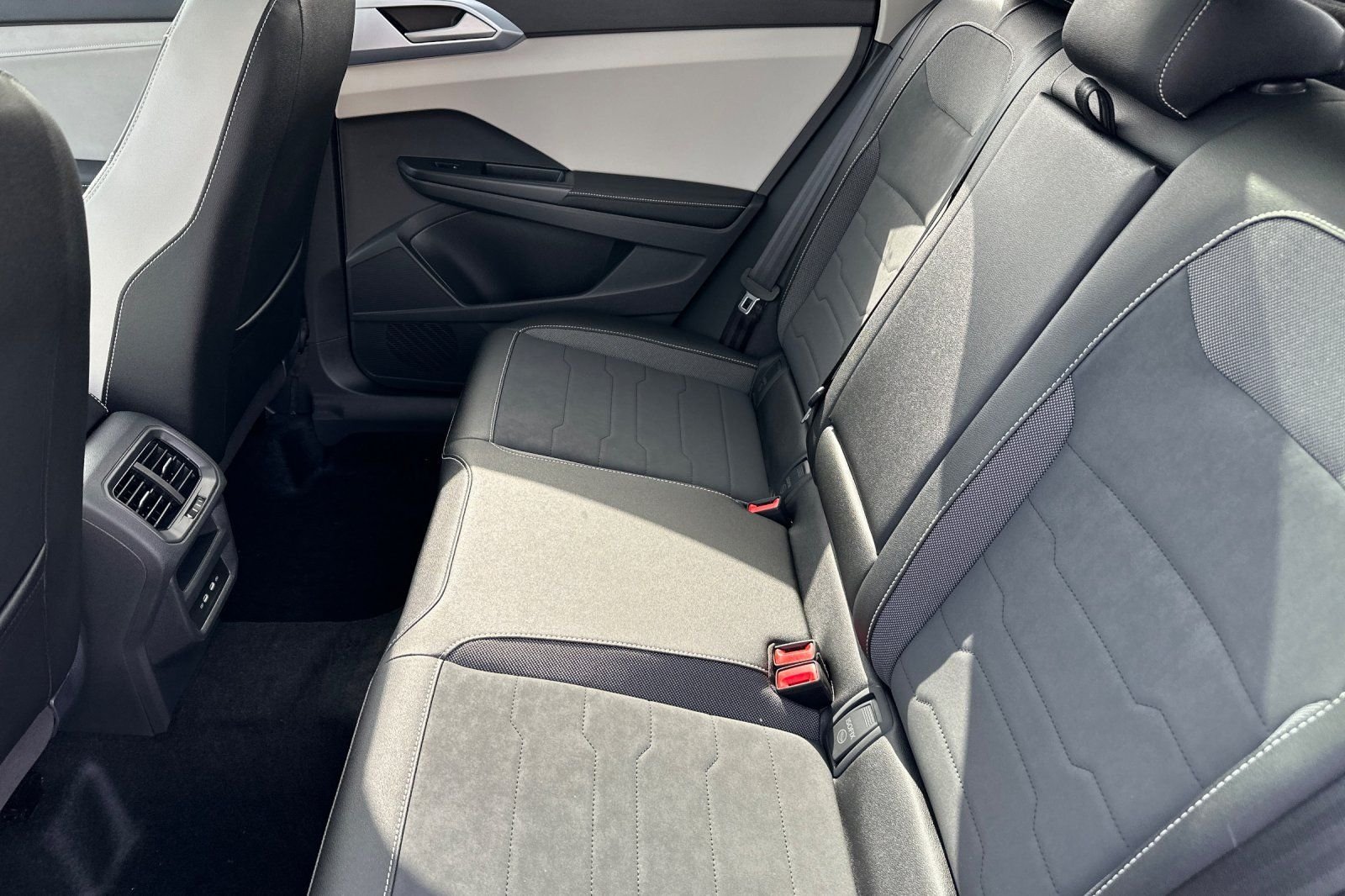 New 2026 Pure White Volkswagen 1.5T SE image 12