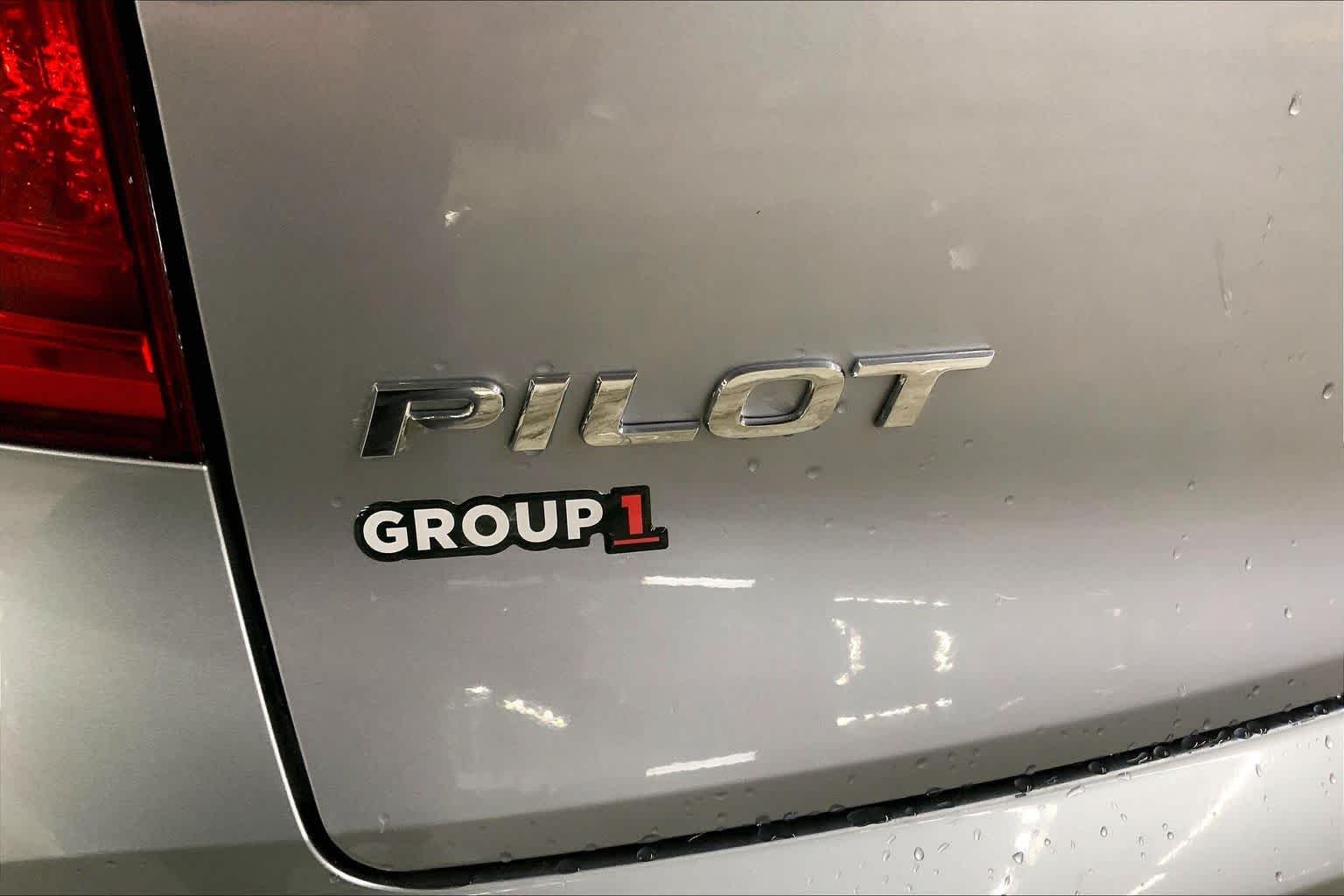 Used 2017 Lunar Silver Metallic Honda EX-L image 10