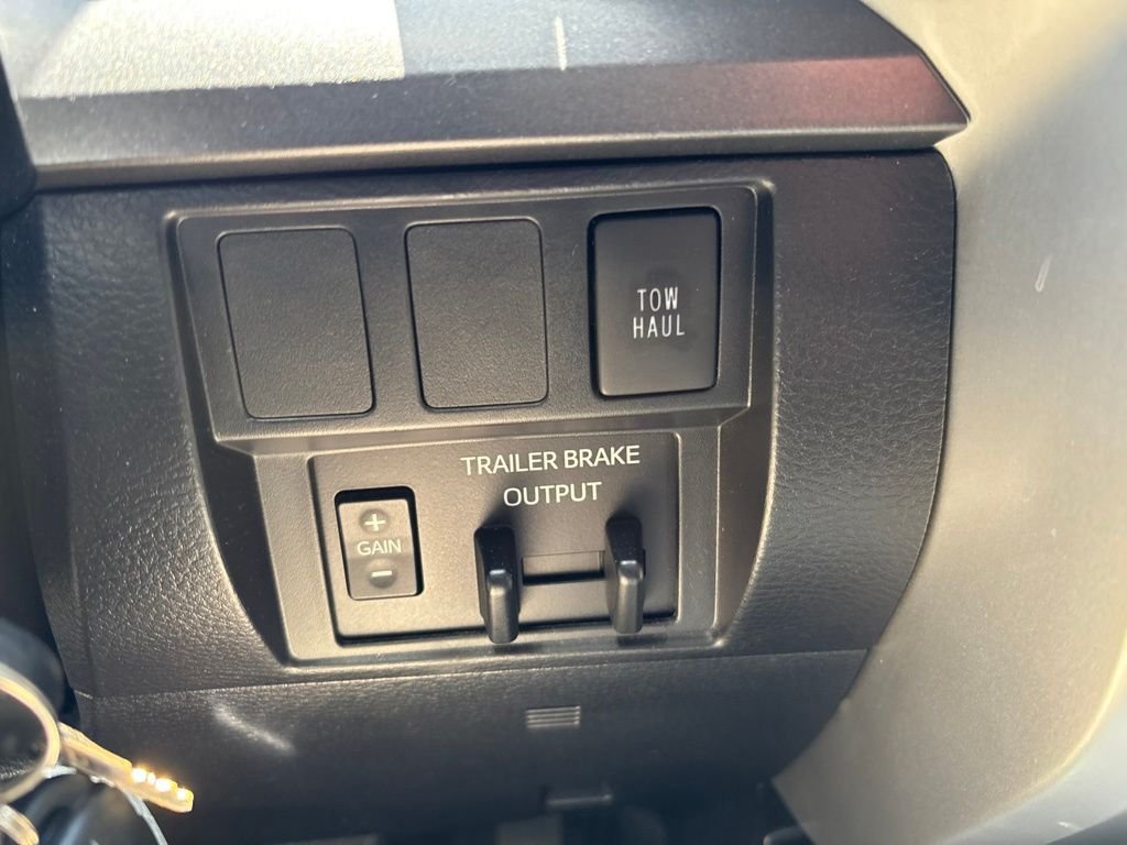 Used 2021 White Toyota SR5 image 16