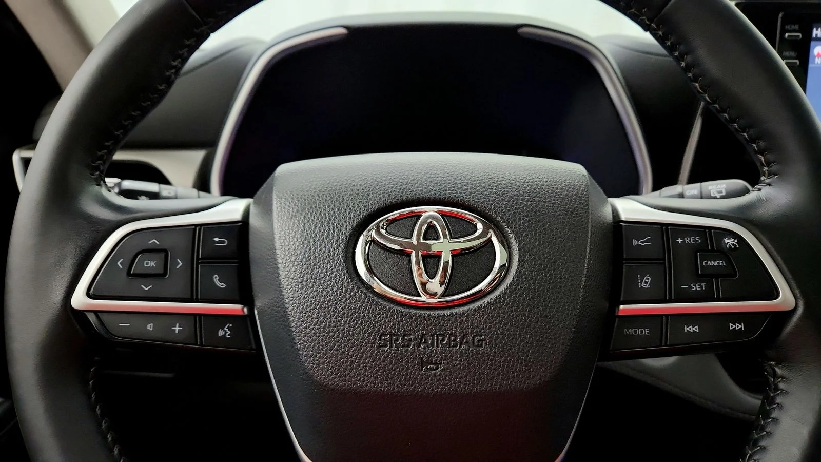 Used 2022  Toyota XLE image 30