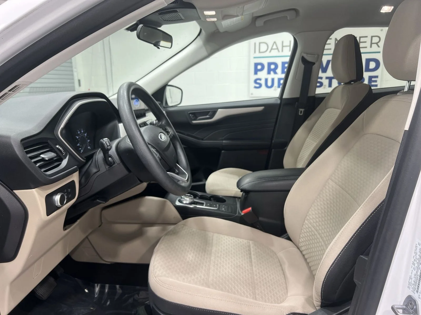 Used 2022 White Ford SE image 11