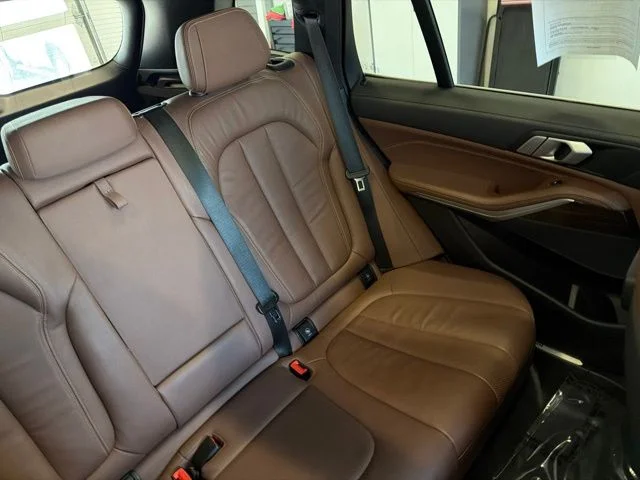Used 2019 Blue BMW xDrive40i image 32