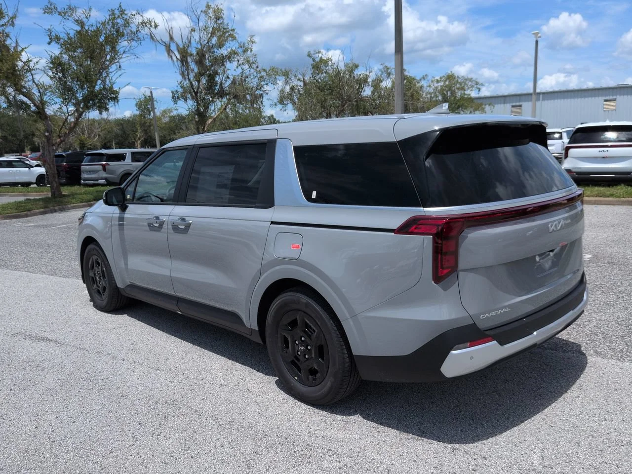 New 2027 Ceramic Silver Kia LXS image 7