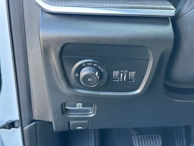 Used 2023 White Jeep Overland image 27