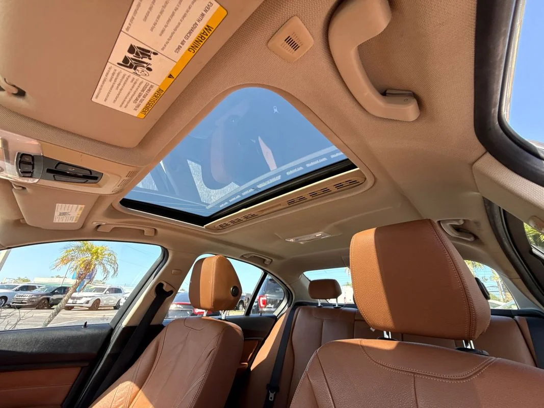 Used 2013  BMW xDrive image 19