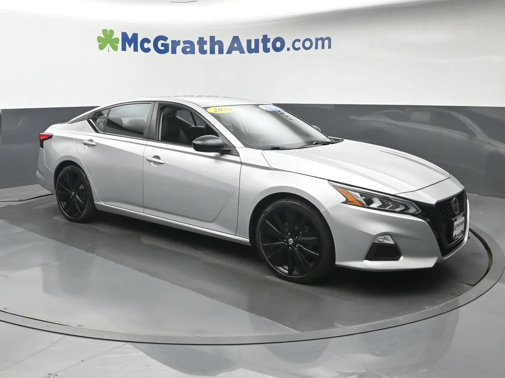 Used 2020 Silver Nissan 2.5 SR image 2