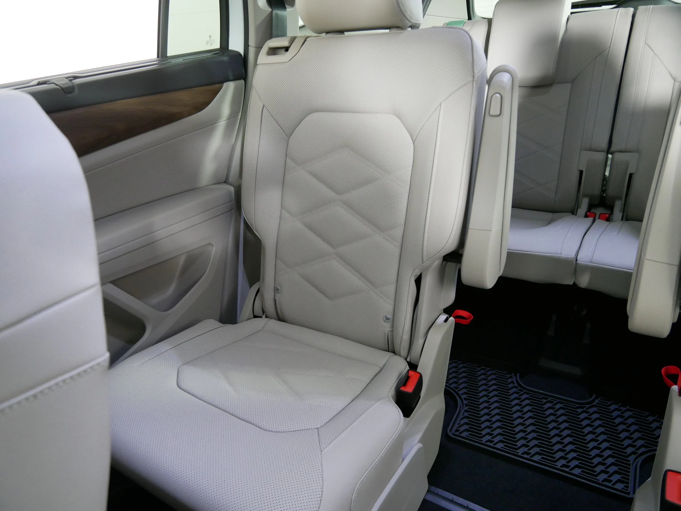 New 2026 Opal White Pearl Volkswagen 2.0T SE w/Technology image 17