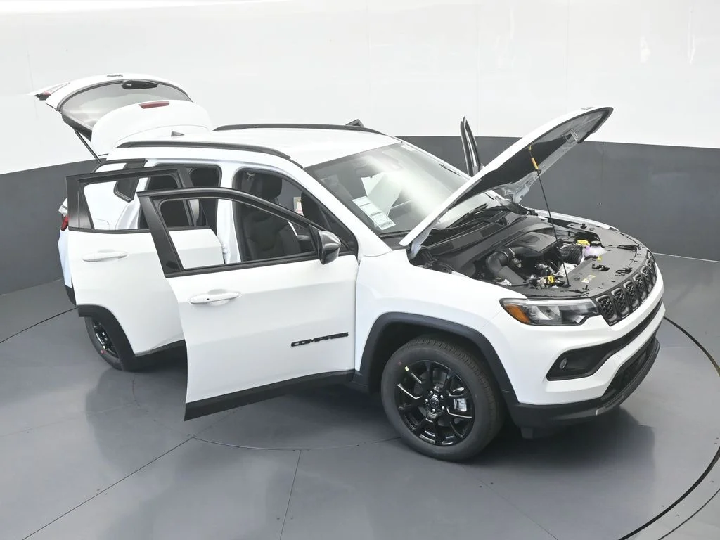 New 2026 Bright White Clear-Coat Exterior Paint Jeep Latitude image 63