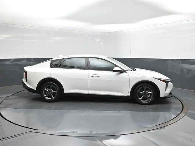 Used 2025 White Kia LXS image 15