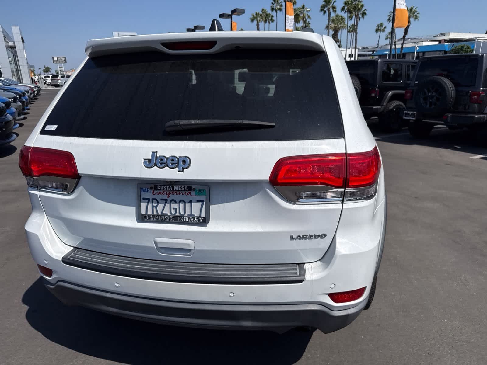 Used 2015 Bright White Clearcoat Jeep Laredo image 16