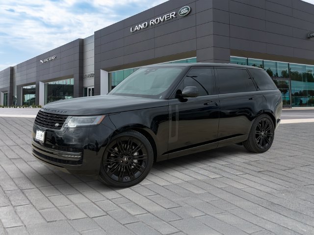 Used 2025 Black Land Rover SE image 1