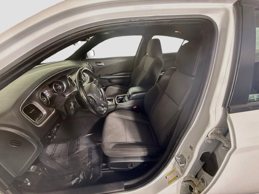 Used 2022 White Knuckle Clearcoat Dodge SXT image 16